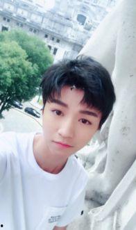 娱乐圈吃瓜王俊凯,揭秘王俊凯的“吃瓜”传奇